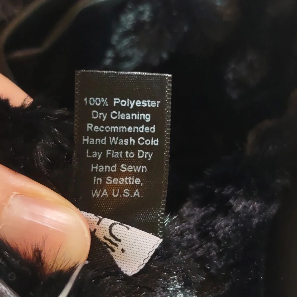 Pandemonium Beret, Reversible - Luxury Faux Fur in Smoky Essence With Black